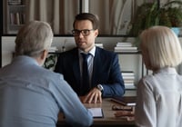 Varför ska man anlita en mäklare? För att få bättre betalt!