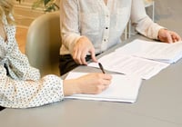 När får man handpenningen av mäklaren?