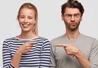 Vem betalar mäklaren? Säljaren eller köparen?
